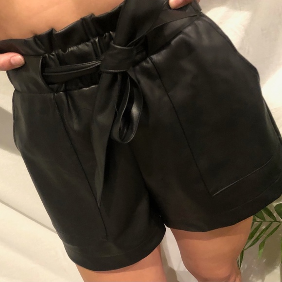 Leather shorts with tie - Picture 1 of 2